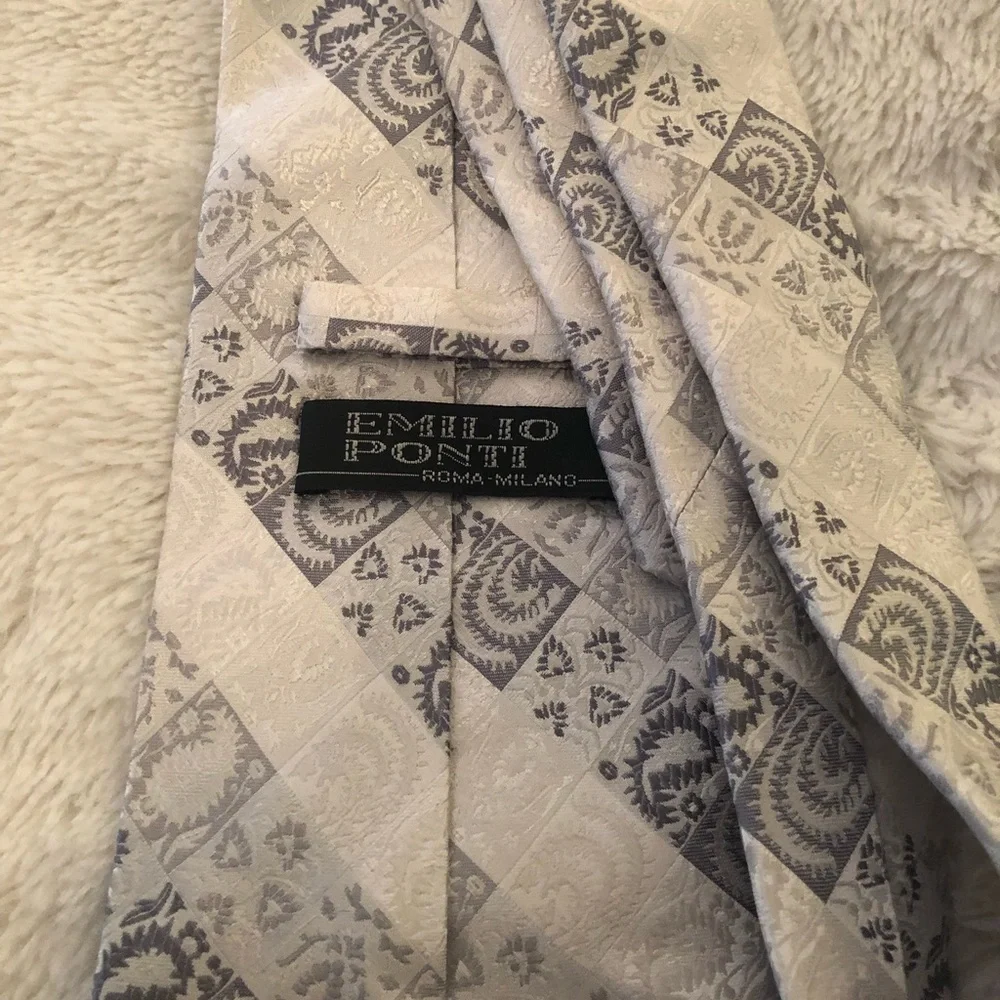 Emilio Ponti silk paisley white gray and black tie - Picture 3 of 3